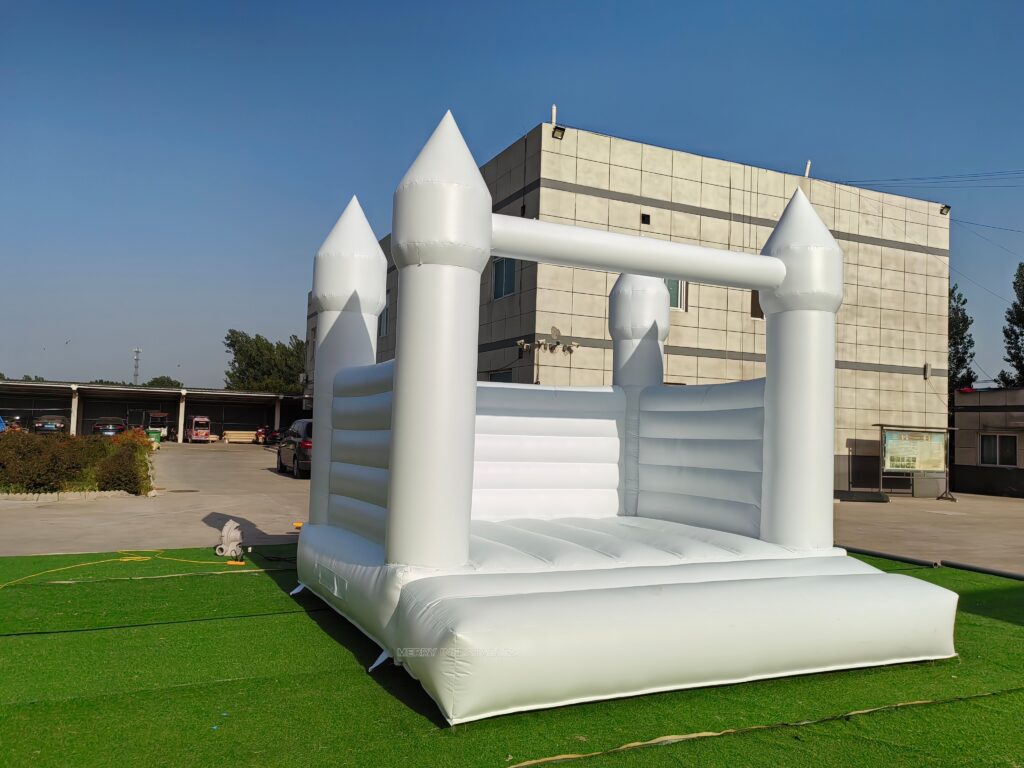 Komerčná dekorácia na svadobnú hostinu Bounce House Svadobný skákací hrad thumbnail 4