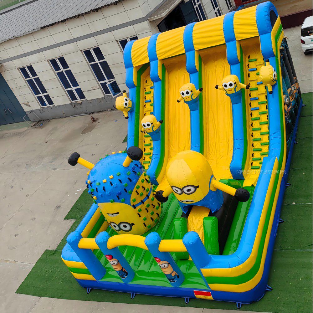 Kreslené skákacie ihrisko pre prisluhovačov Big Bounce Funcity Zábavný park Minions Obrovská šmykľavka