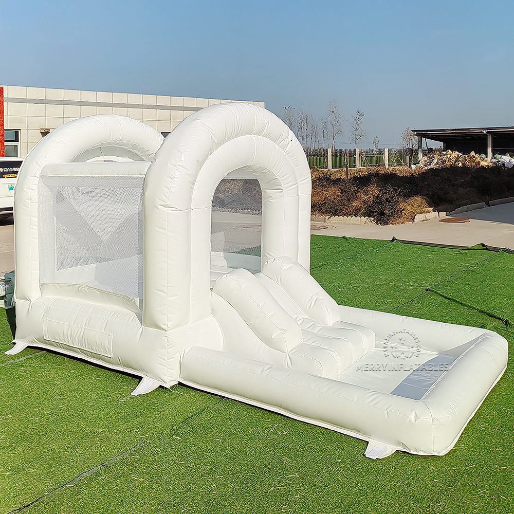 White Rainbow Bounce House s kombinovaným mini ihriskom s loptičkou thumbnail 4