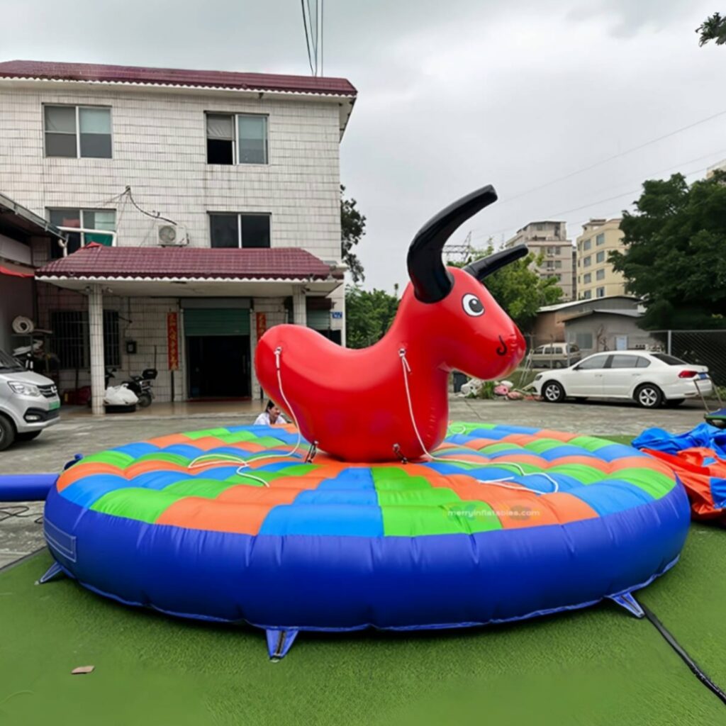 Vonkajšie nafukovacie hry s býkom Jazda na býkovi Detské hry s býkom Nafukovacie hry s býkom z PVC