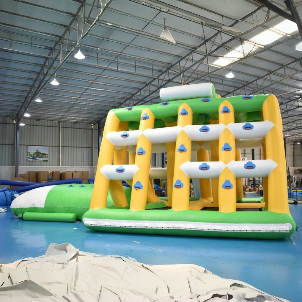 Nafukovacia pyramídová šmykľavka Aqua Water Plávajúca lezecká veža Jachta Tobogán Vodný park thumbnail 4