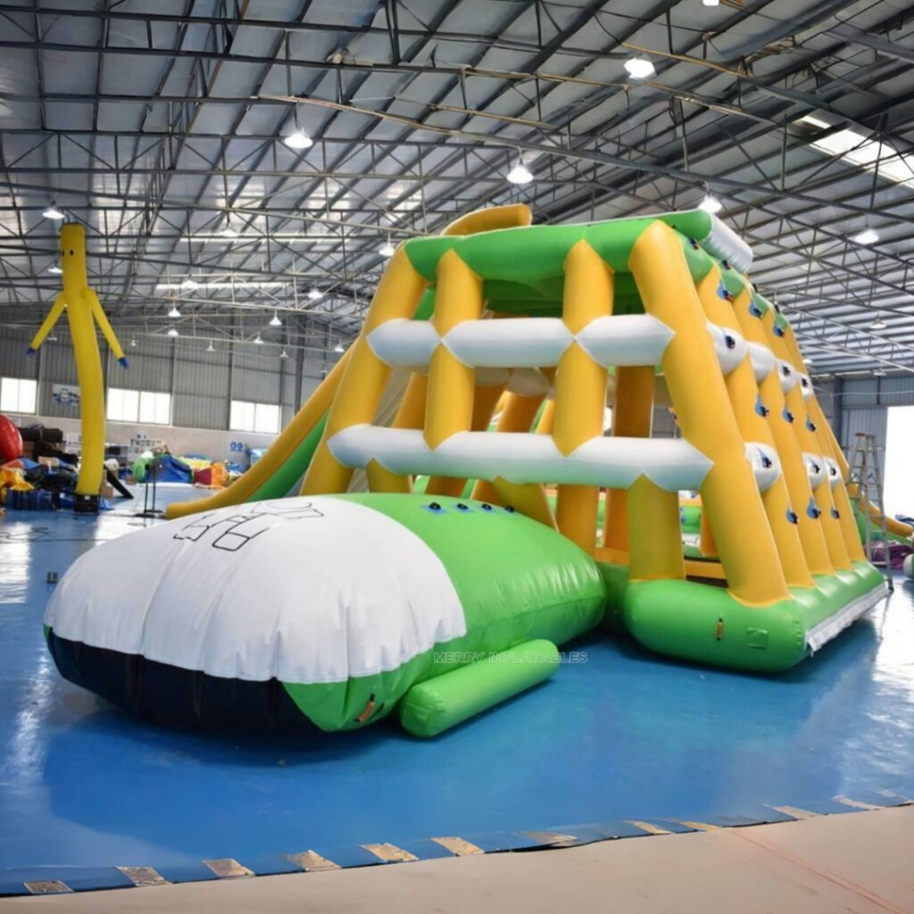 Nafukovacia pyramídová šmykľavka Aqua Water Plávajúca lezecká veža Jachta Tobogán Vodný park thumbnail 3