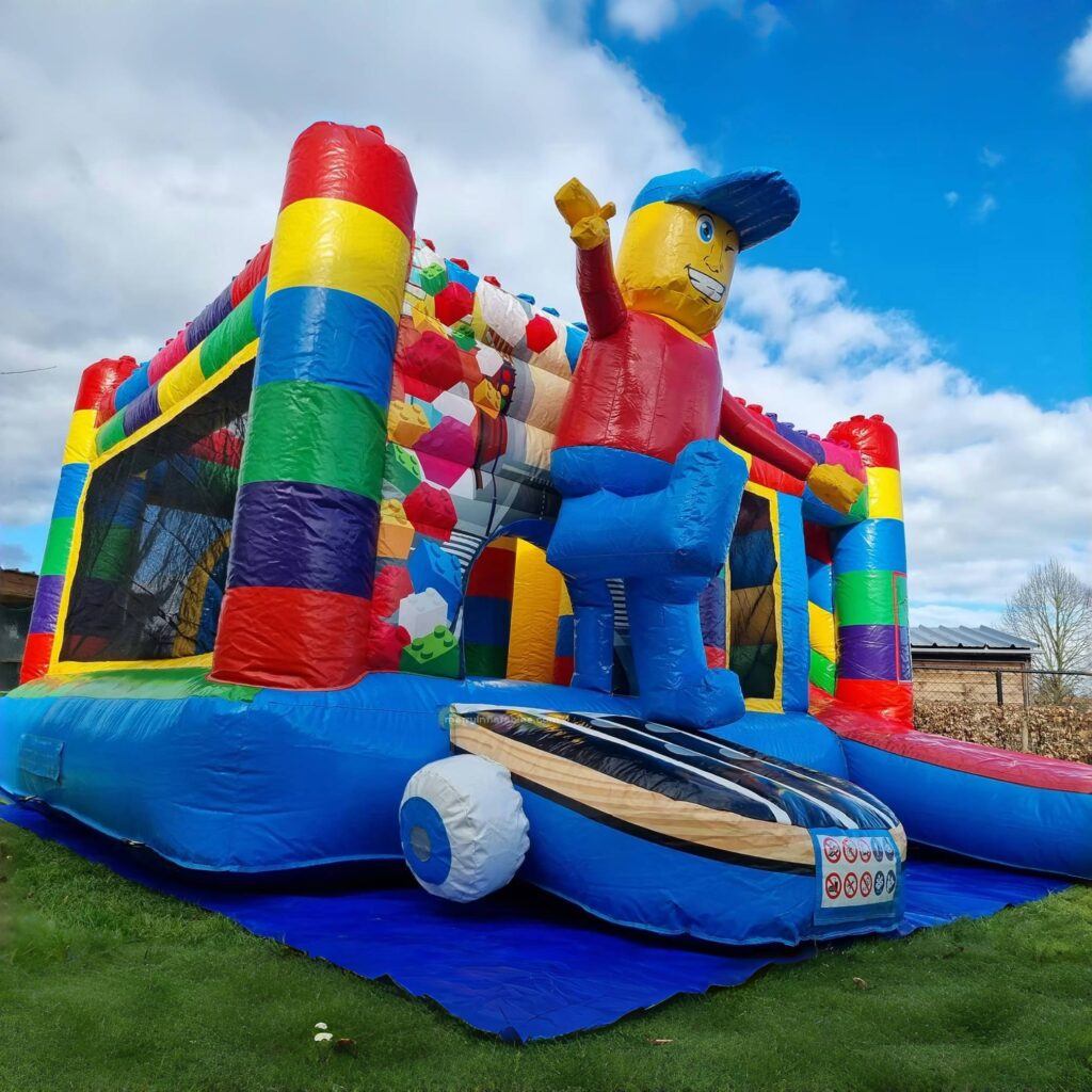 Nafukovací skákací hrad s LEGO tematikou, kreslený film, hrad, mesačná chôdza, mäkké ihrisko thumbnail 6