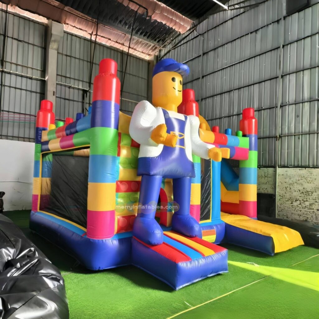 Nafukovací skákací hrad s LEGO tematikou, kreslený film, hrad, mesačná chôdza, mäkké ihrisko thumbnail 2