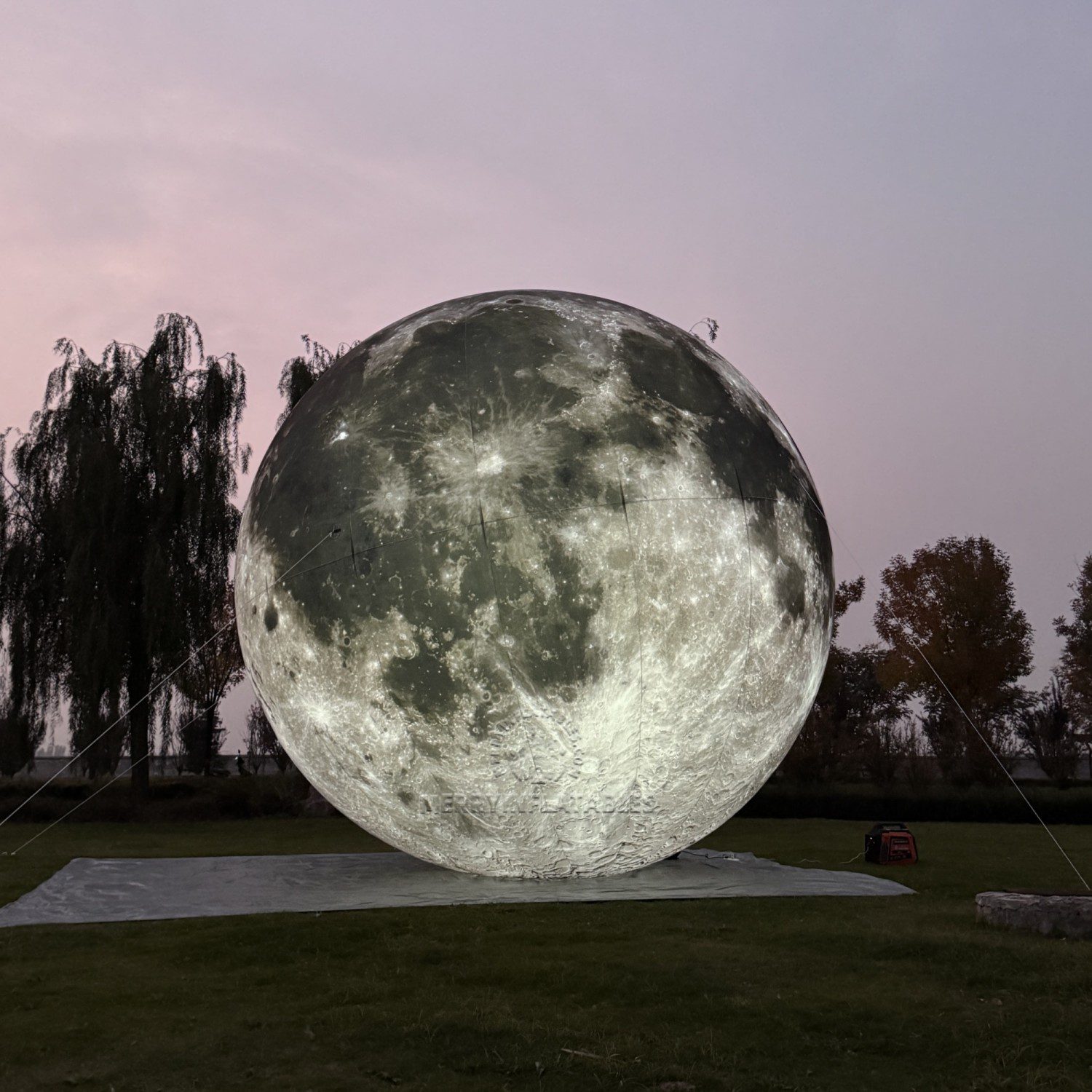 Inflatable LED moon 9